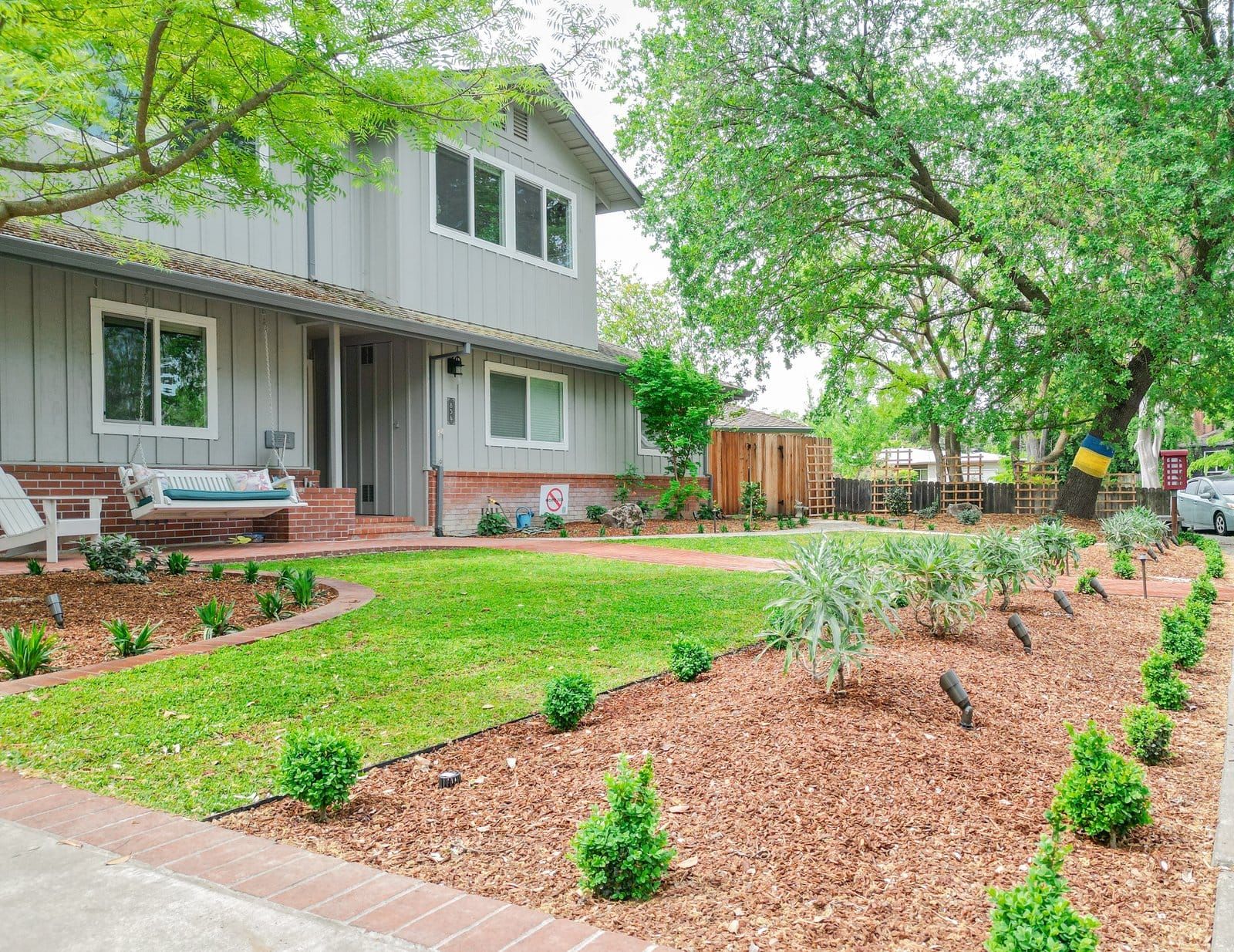 Native plant landscape installation in Sacramento